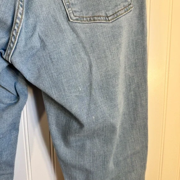 Levi’s 711 Skinny Women’s Jeans Light Wash Distressed Hem Size 29 - Picture 11 of 16